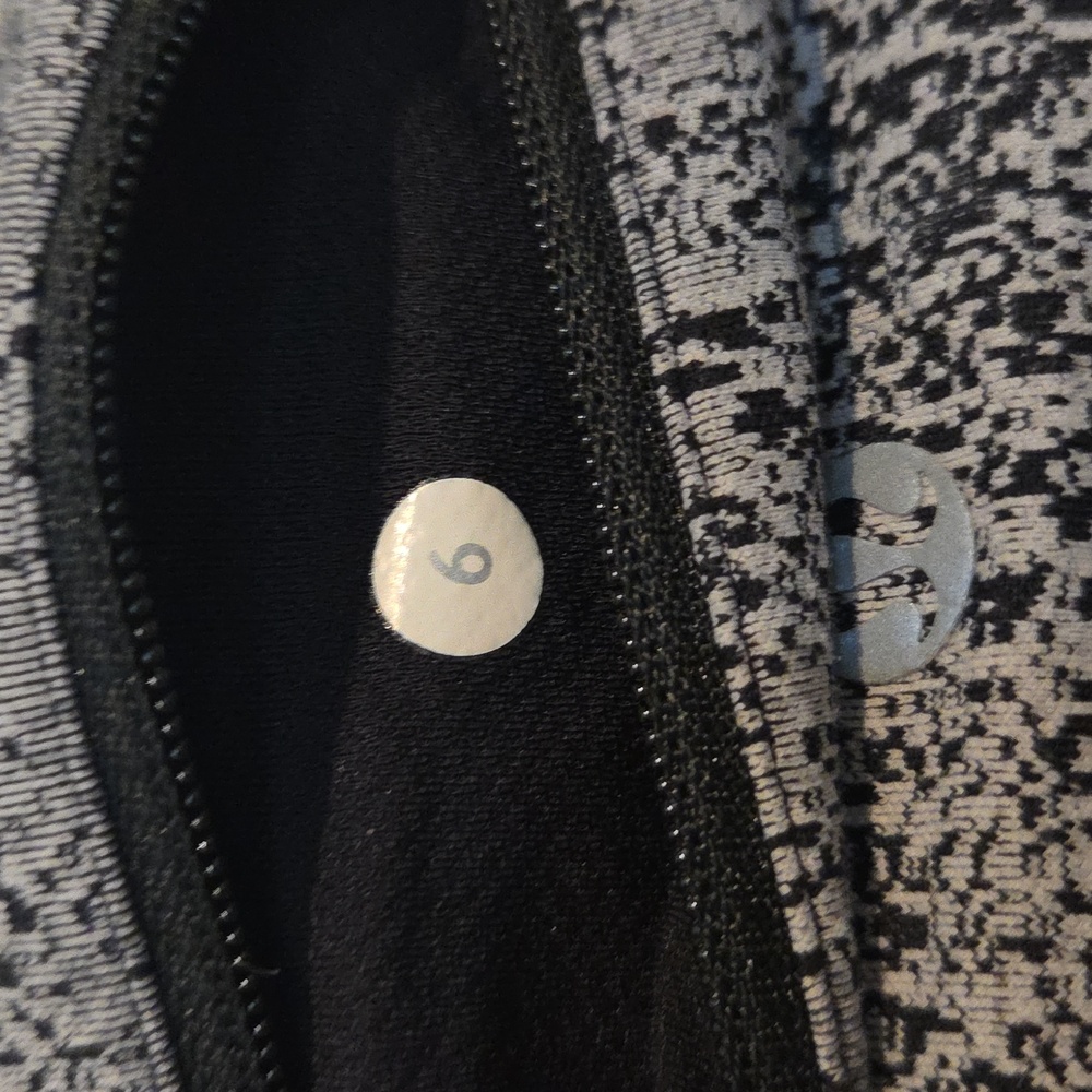Lululemon Speed Tight V - Picture 8 of 10